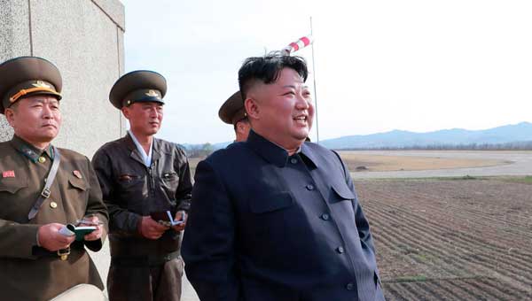 Ким Чен Ын контролирует испытания нового тактического оружия