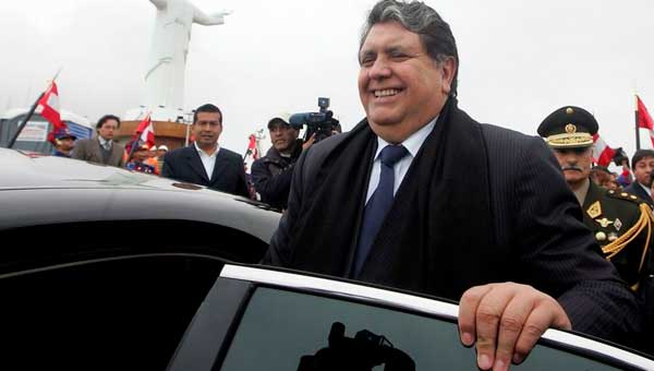 Бывший президент Перу совершает самоубийство 