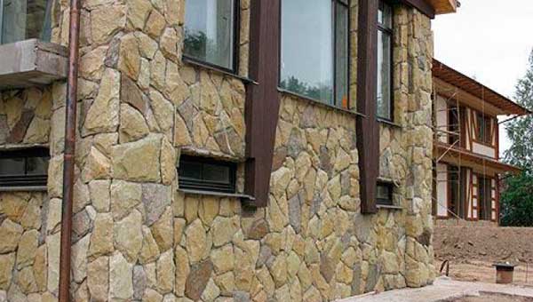 Облицовка дома каменными стенами
