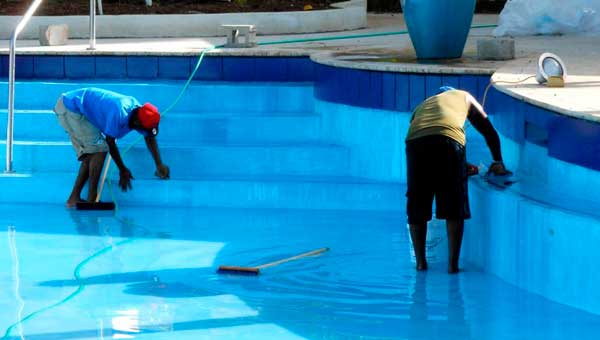 Когда нужно шлифовать бассейн