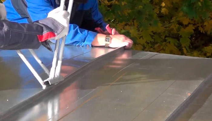 Монтаж фальцевой кровли